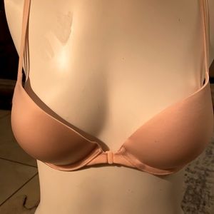 Victoria’s Secret peach front closure bra size 36A